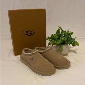 UGG Tasman Beige Sand Slip-on Women’s Size 7